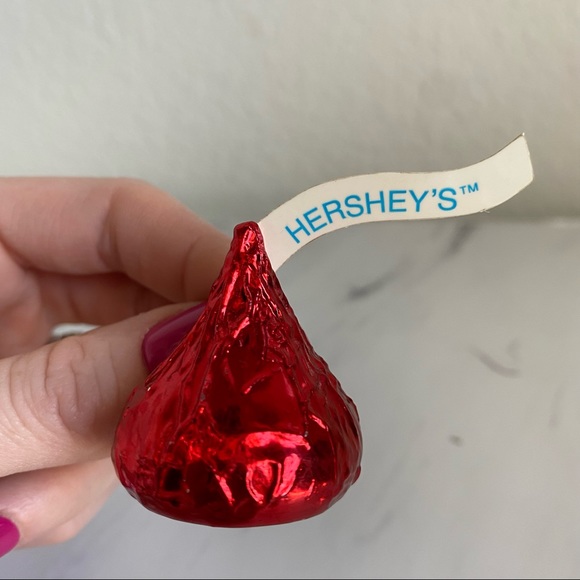 Vintage 1996 Hallmark Hershey’s Kiss Chocolate Lapel Pin Brooch - Picture 6 of 12